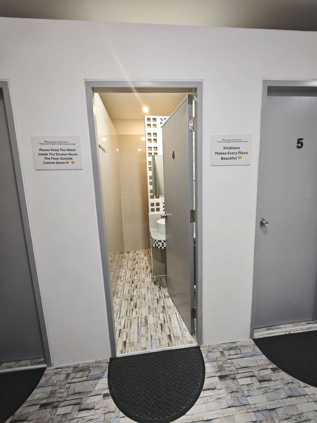 Twin Room (Separate Shower, Shared Toilet) – Room Only