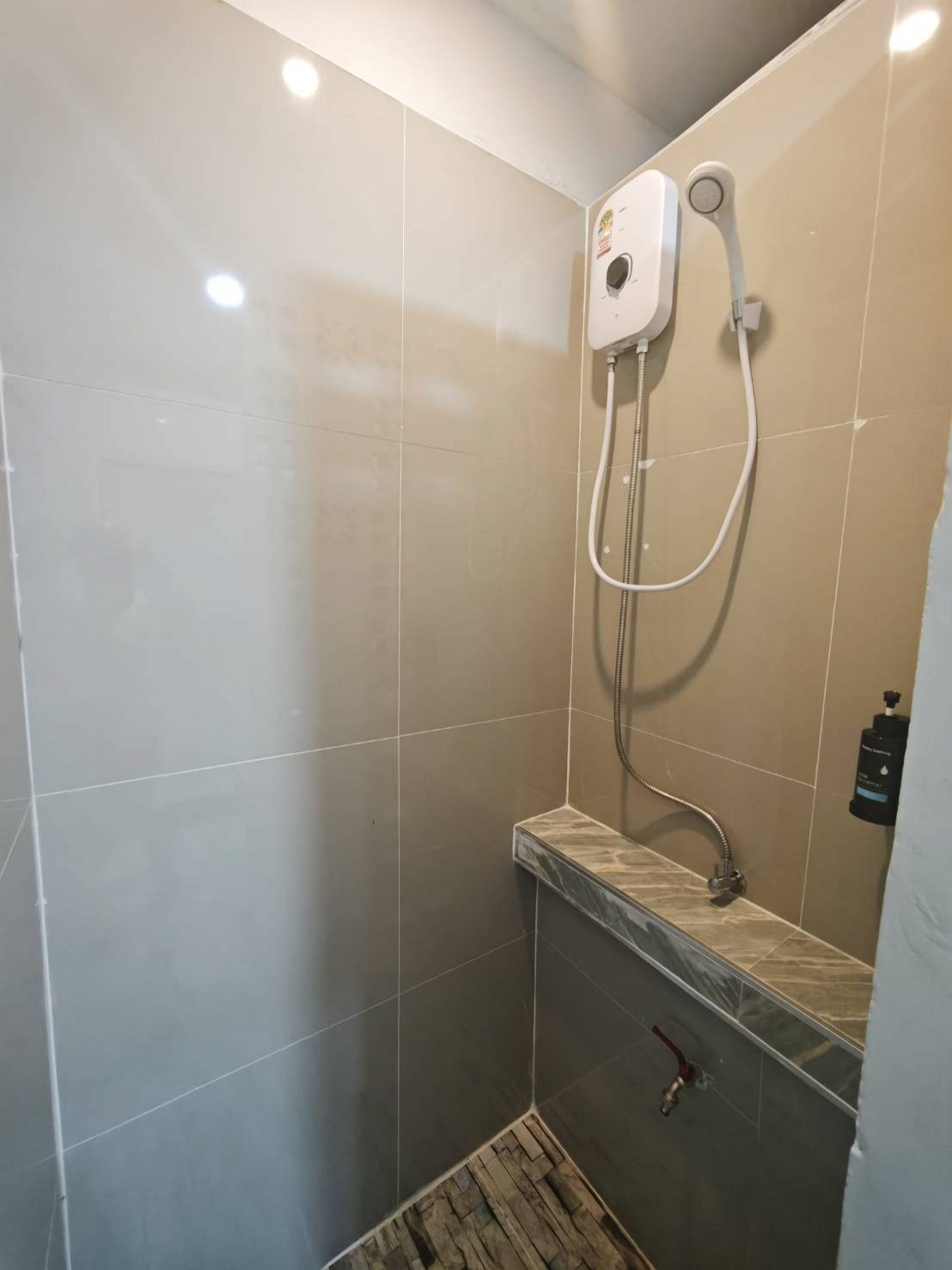 Twin Room (Separate Shower, Shared Toilet) – Room Only