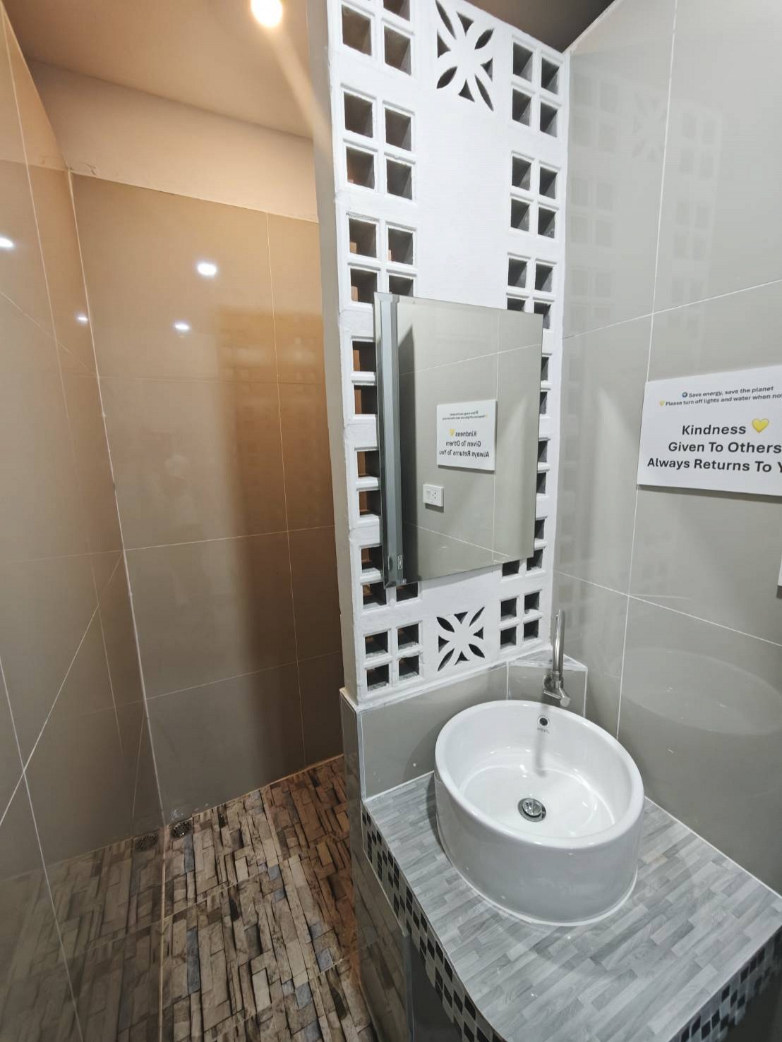 Twin Room (Separate Shower, Shared Toilet) – Room Only