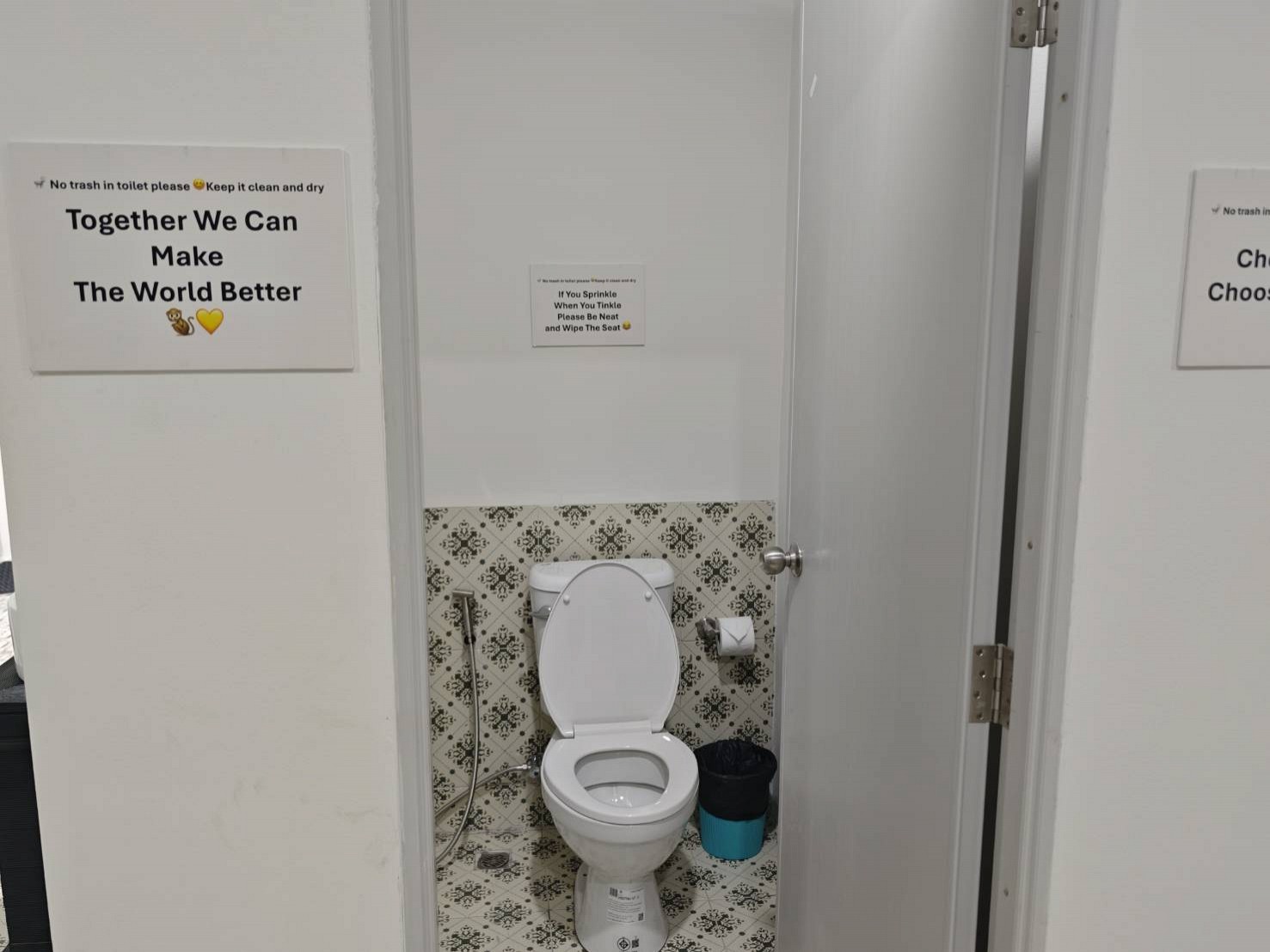 Twin Room (Separate Shower, Shared Toilet) – Room Only
